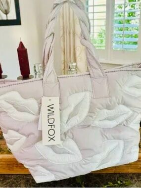 Wildfox Silver Lips Quilted Purrer Tote, NWT 🩶Viral🩶